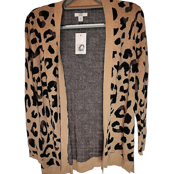 croft & barrow Sweaters - NWT PETITE Croft & Barrow Animal print light sweater/cardigan.